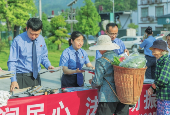 翻山越岭，只为公平正义——记第八届湖南省“人民满意的公务员集体”桑植县人民检察院